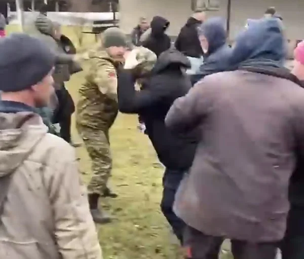 Этого стоило ожидать: на Украине начались столкновения с военкомами